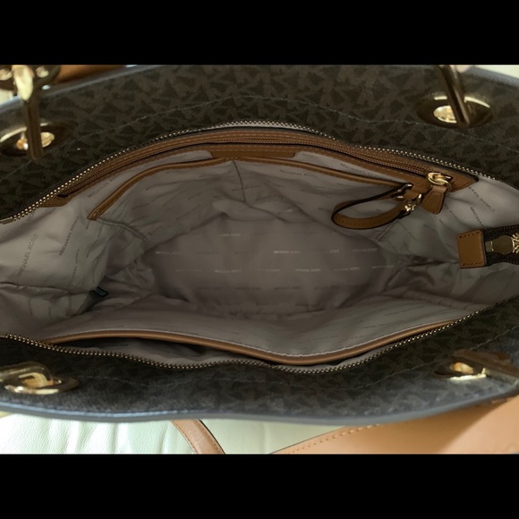 LARGE MICHAEL KORS AUTHENTIC TOTE LIKE NEW IN EUC - Picture 4 of 8